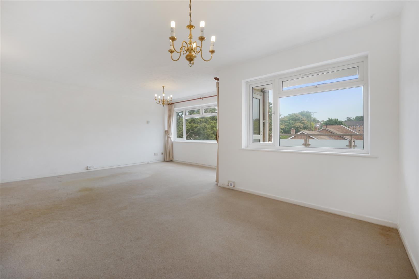 3 bed property in Wickliffe Avenue, London